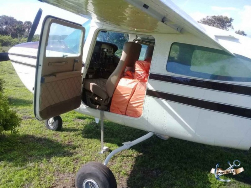 Aseguran avioneta con 490 kg de droga