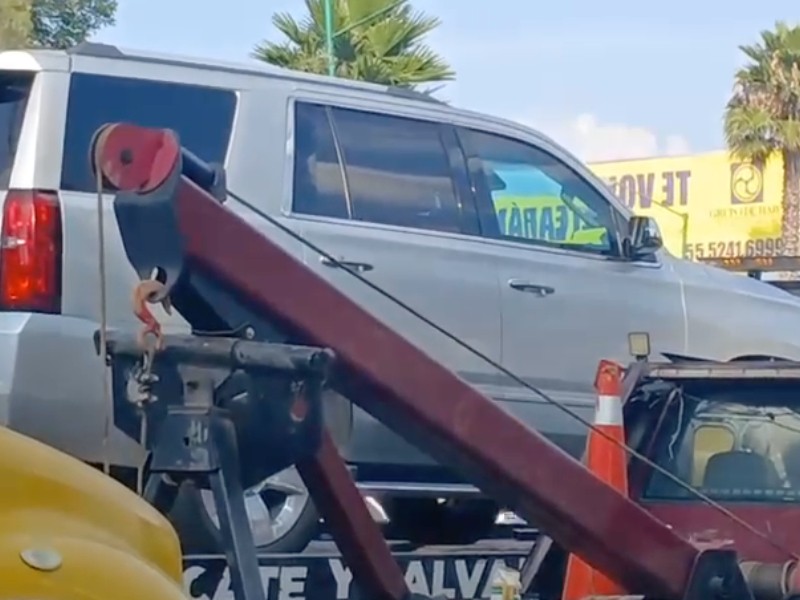 Aseguran camioneta blindada con placas anómalas en Atizapán
