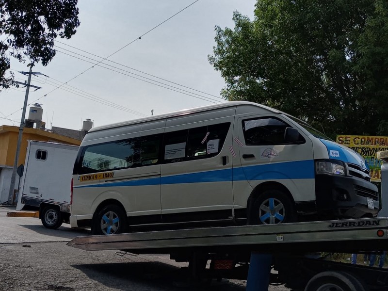 Aseguran combi que arrolló a una mujer