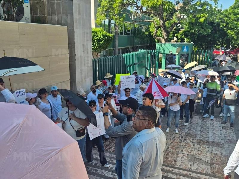Aseguran continuidad de servicios medicos tras protesta de trabajadores en Culiacán