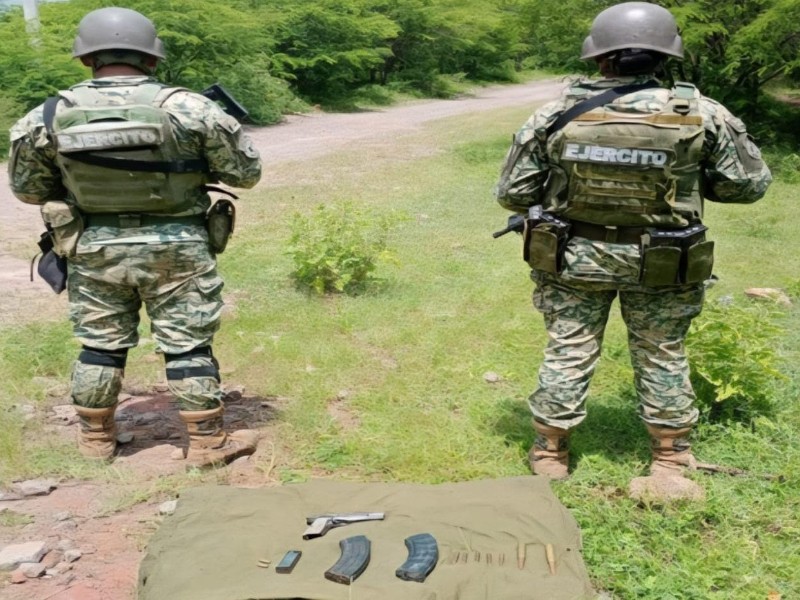 Aseguran cuatrimoto con un arma en San Ignacio