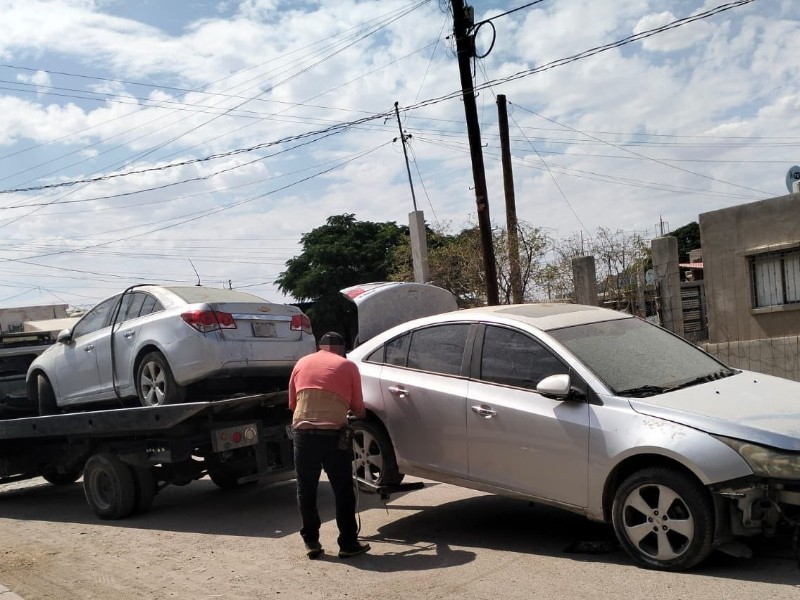 Aseguran dos autos robados en operativo
