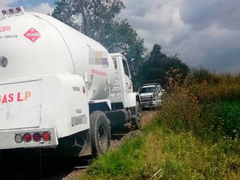 Aseguran dos pipas con hidrocarburo en Edomex