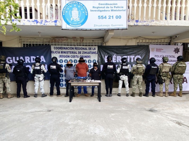 Aseguran droga, armas y tragamonedas en tres operativos en Zihuatanejo