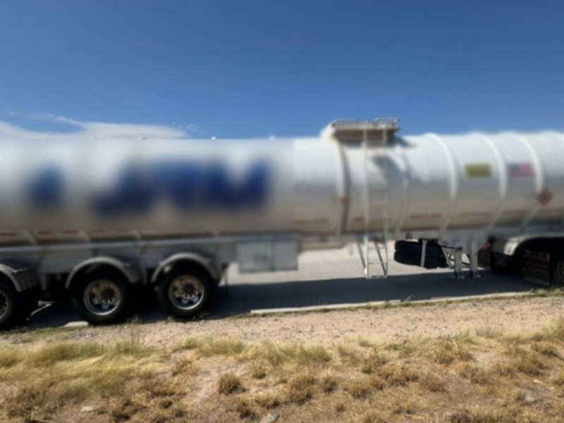 Aseguran en Sonora tráiler cargado con 55 mil litros de huachicol