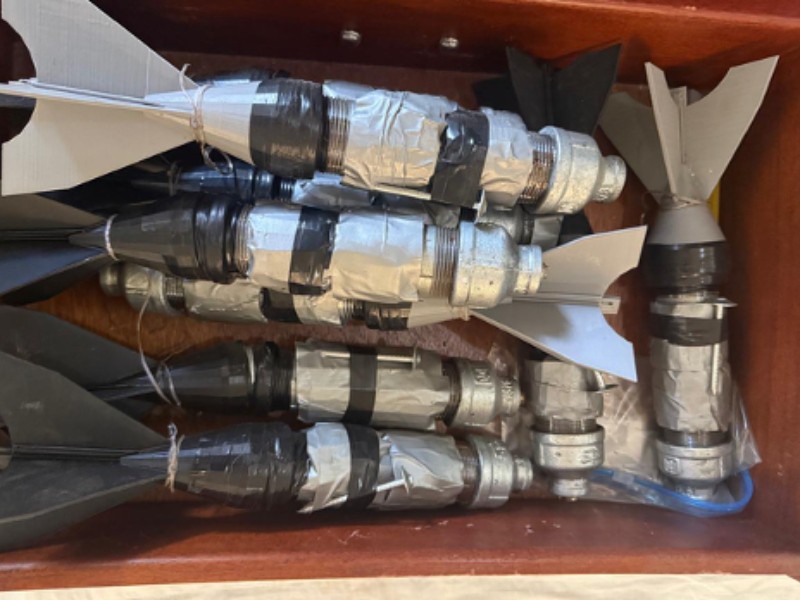 Aseguran explosivos, armas y narcolaboratorio en Badiraguato y Culiacán