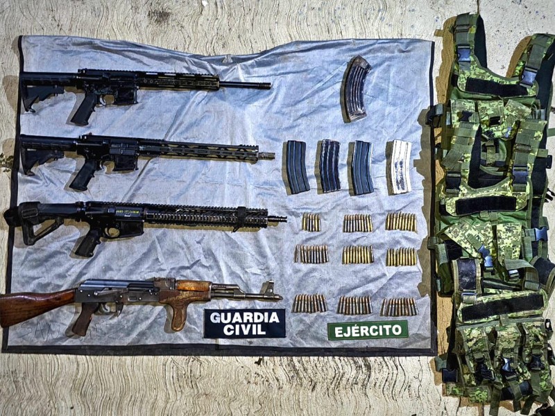 Aseguran fusiles y vehículos en Apatzingán