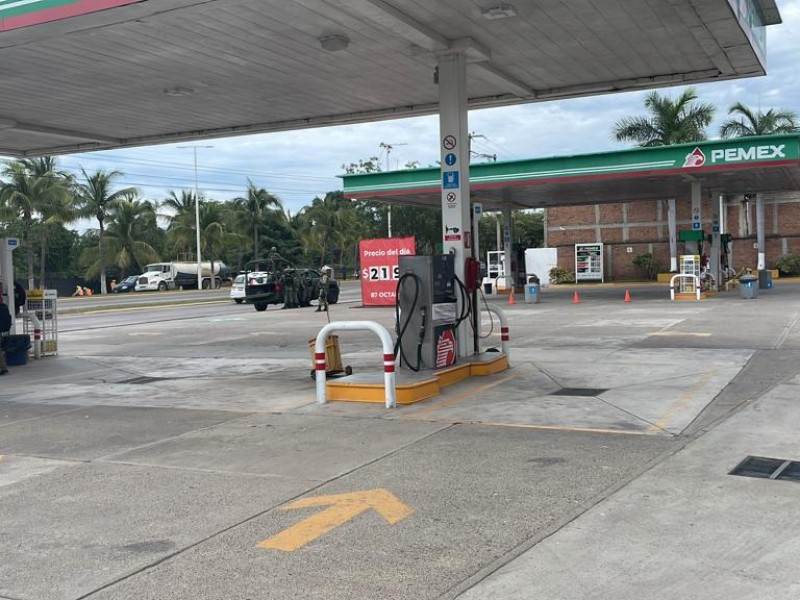 Aseguran gasolinera en Puerto Vallarta con despachadores adulterados