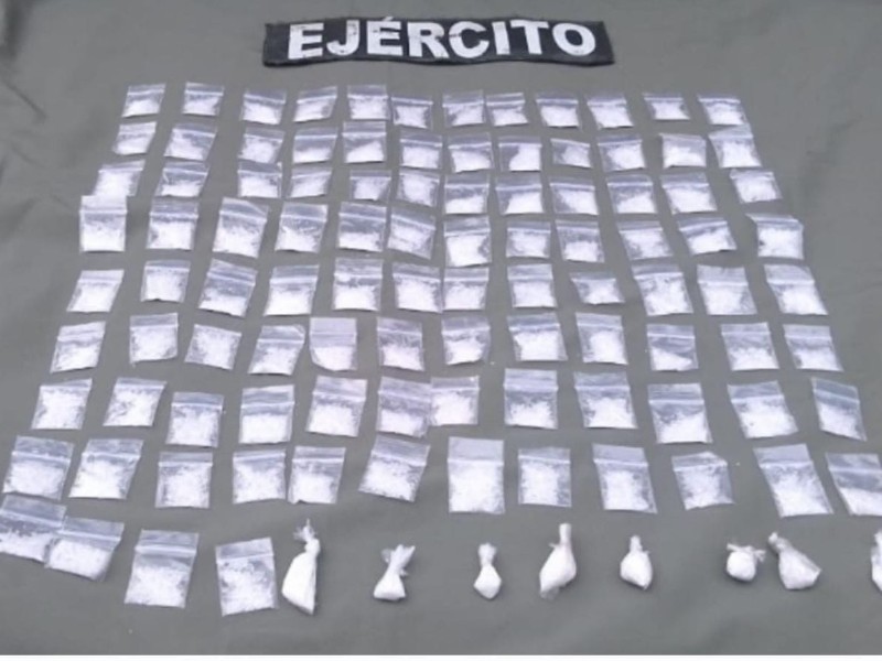 Aseguran más de 100 dosis de presunta droga en Culiacán