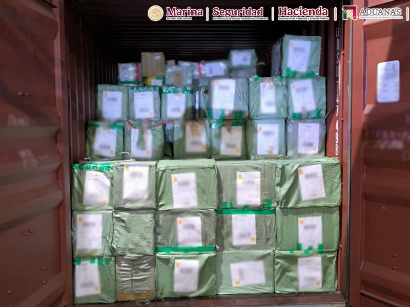 Aseguran más de 14 mil envases de perfumería Lázaro Cárdenas