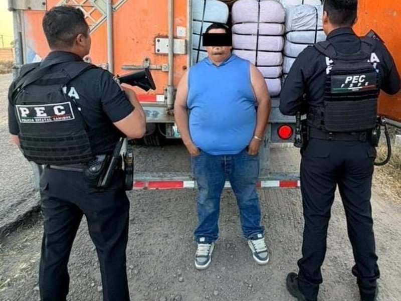 Aseguran pacas de ropa y calzado valuados en 4 millones de pesos