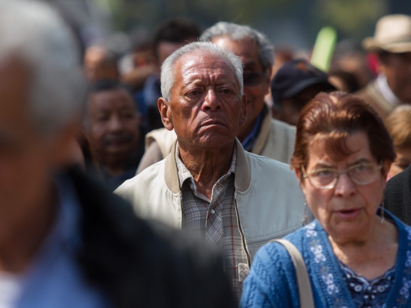 Aseguran pago de aguinaldos a maestros pensionados y jubilados