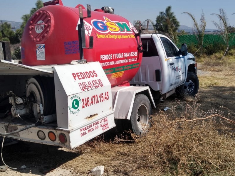 Aseguran pipa y huachibodega en Tlalancaleca