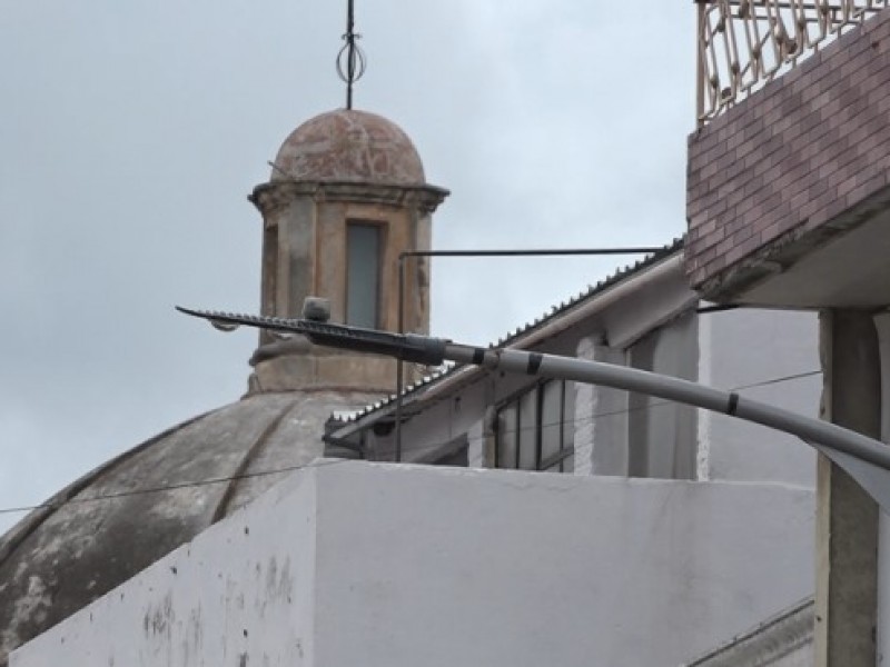 Aseguran que luminarias descompuestas por lluvias se han reparado