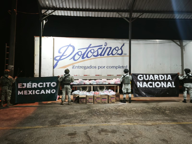 Aseguran soldados 255 kilos de metanfetamina y droga sintética en retén militar