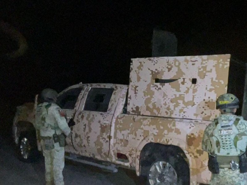 Aseguran vehículo blindado y arma en Rosario