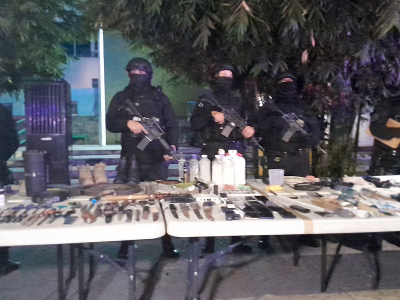 Aseguraron armas, droga y otros objetos prohibidos en Puente Grande