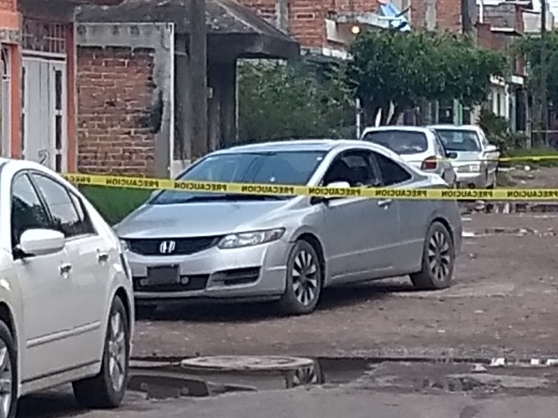 Lo asesinan en el interior de su auto