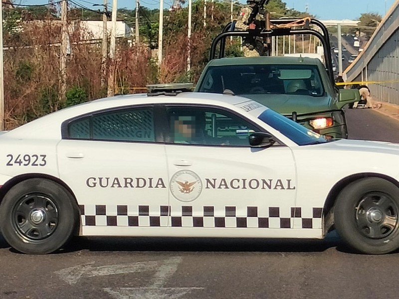 Asesinado y colgado de un puente localizan a un hombre en Culiacán