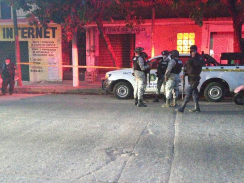 Asesinan a balazos a mujer en colonia de Acapulco