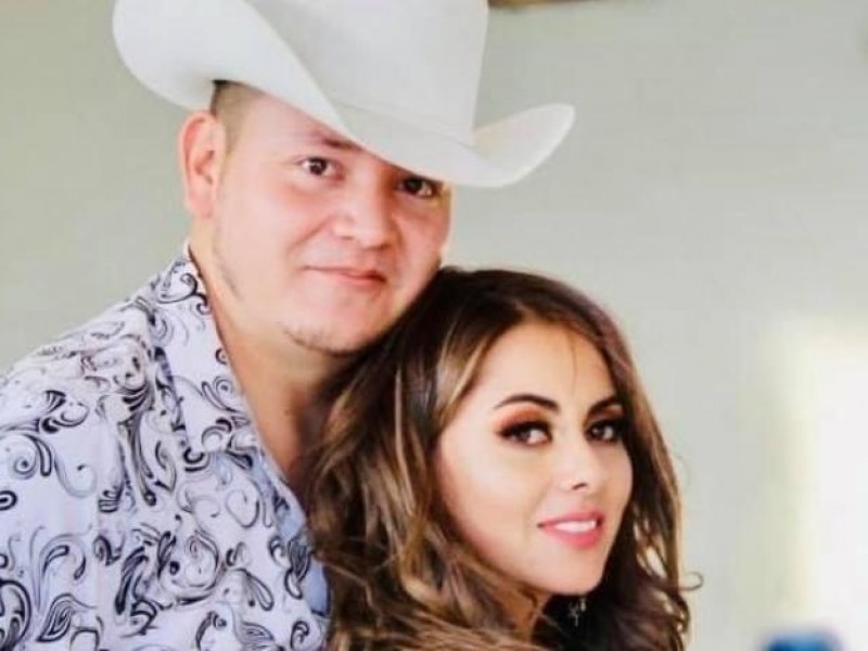 Asesinan a cantante norteño y a su esposa en Chihuahua