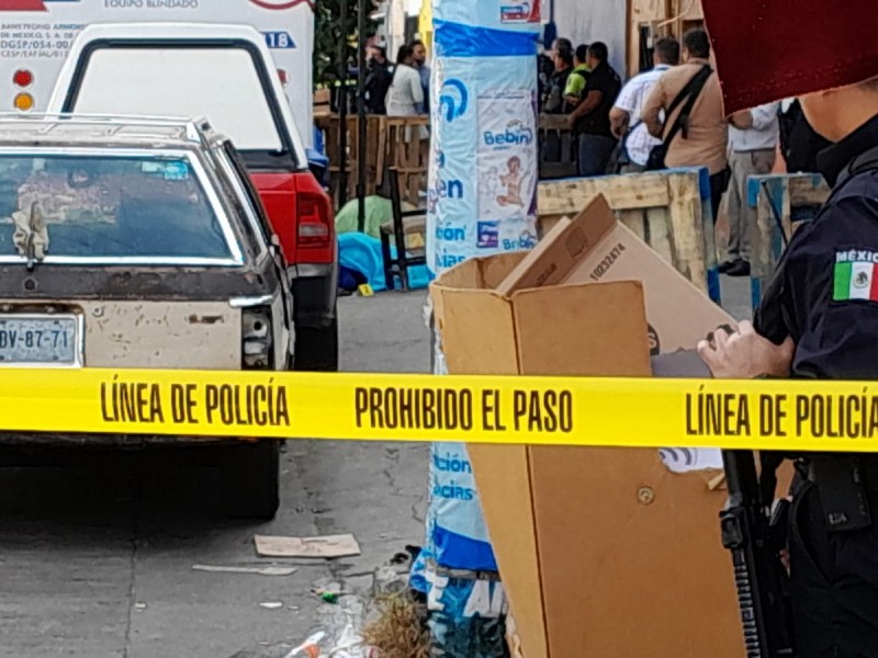 Asesinan a dos custodios en asalto a camión de valores