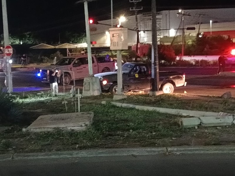 Asesinan a dos personas en una camioneta sobre el Jesús Kumate, Culiacán