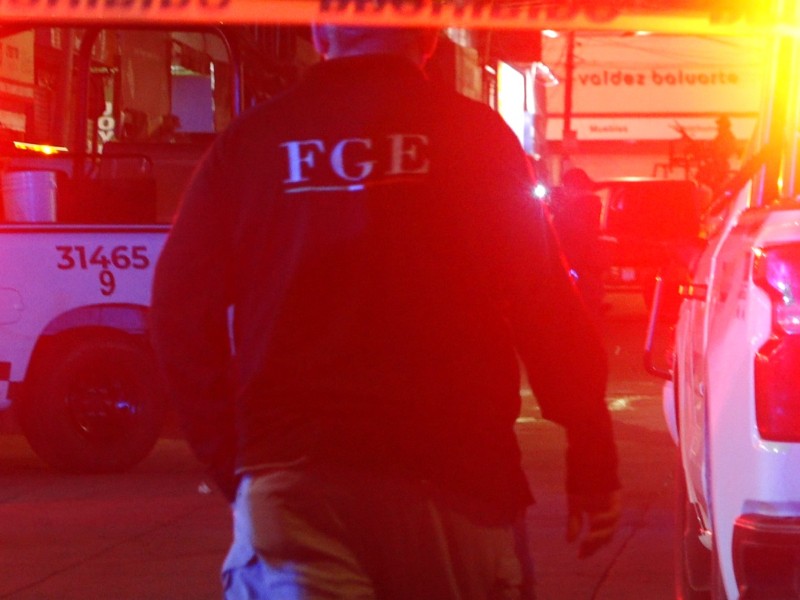 Asesinan a exagente de la FGE y su hijo queda herido, Culiacán