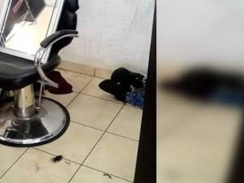 Asesinan a hombre en barbería de Calera