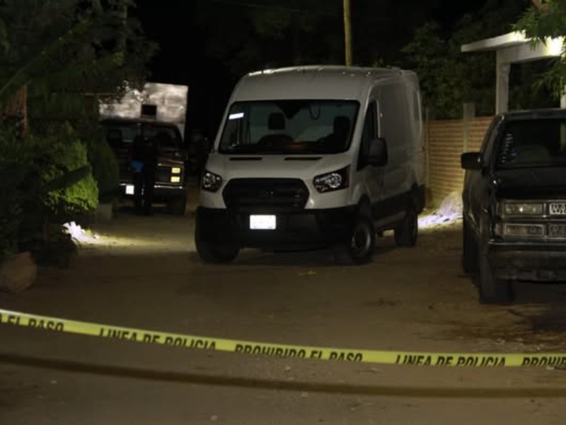 Asesinan a hombre en tianguis ante la vista de clientes y comerciantes