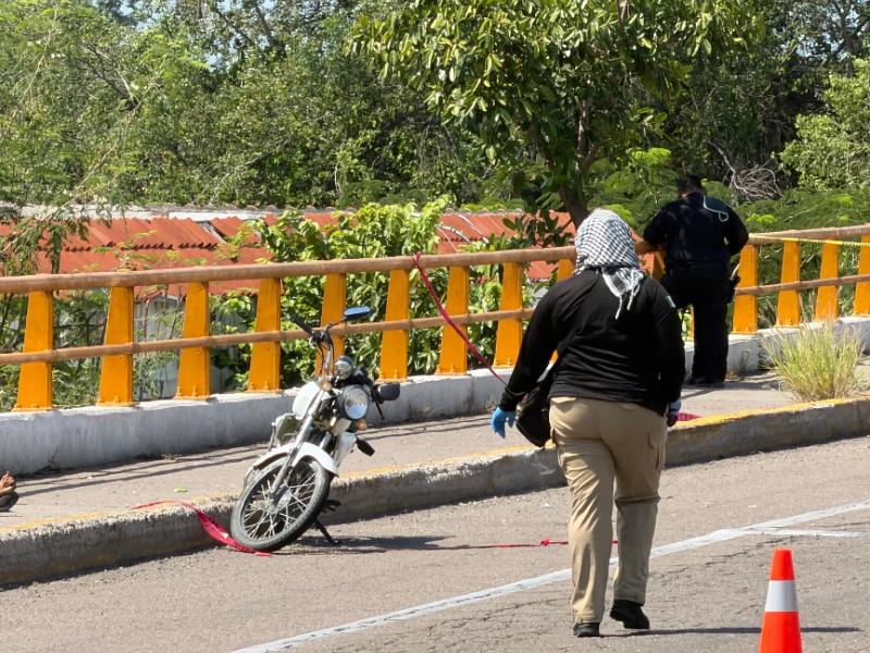 Asesinan a hombre y hieren a mujer en puente de Villa Unión