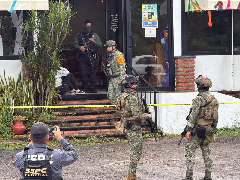 Asesinan a hombre y hieren a otro en restaurante de Mazatlán