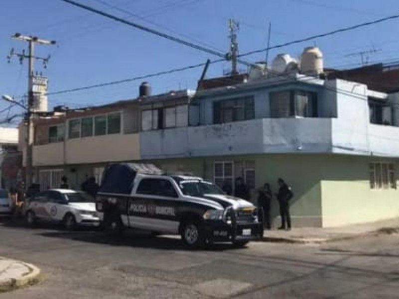 Asesinan a joven por presunto asalto a casa habitación