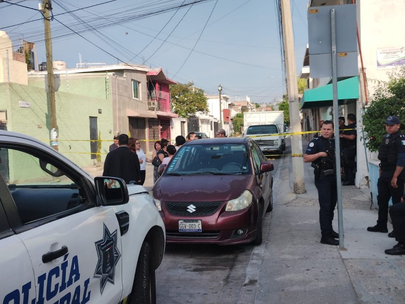 Asesinan a mujer a puñaladas en colonia Granada