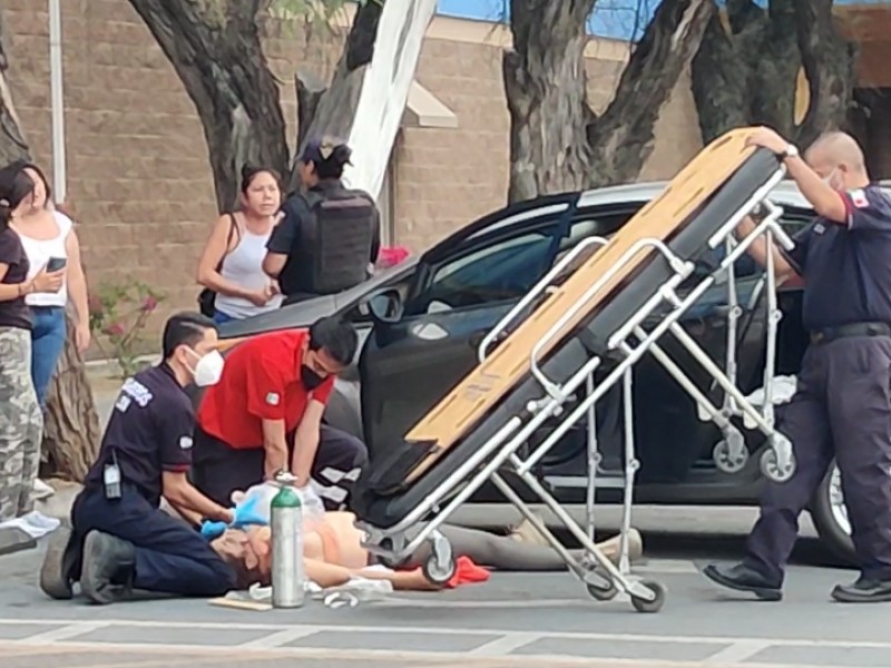 Asesinan a mujer en Walmart Rentería