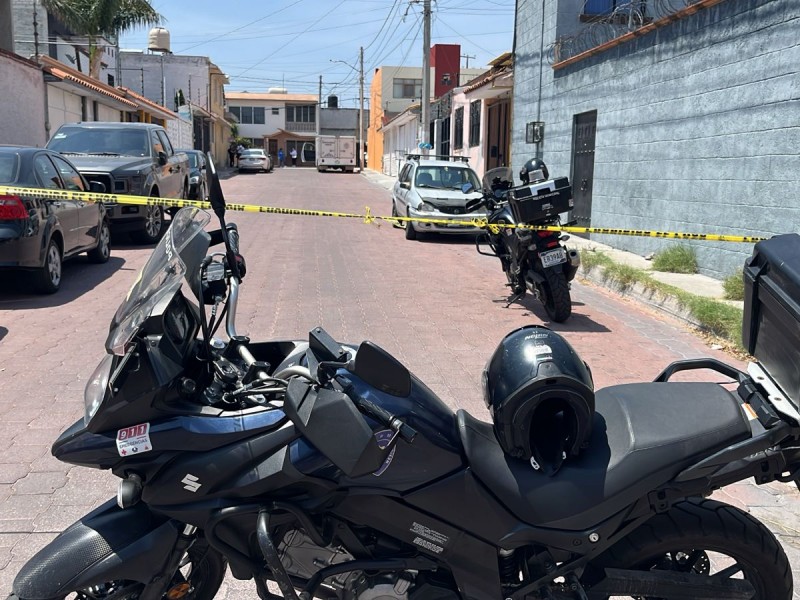 Asesinan a mujer que viajaba con su hija menor