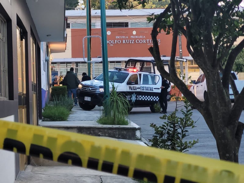 Asesinan a subdirectora afuera de una primaria en Xalapa