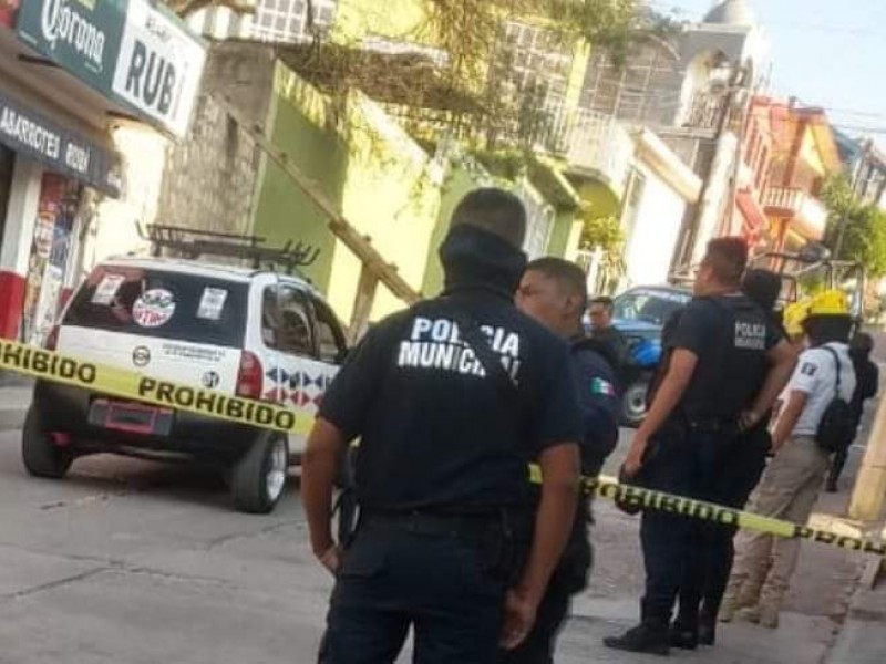 Asesinan a taxista en Huajuapan, quedó dentro de su vehículo