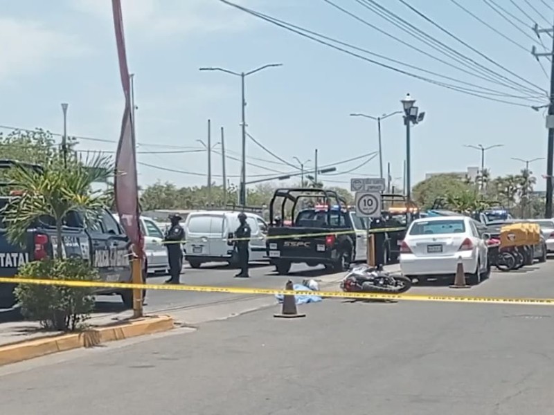Asesinan a un motociclista frente a la UAdeO en Culiacán