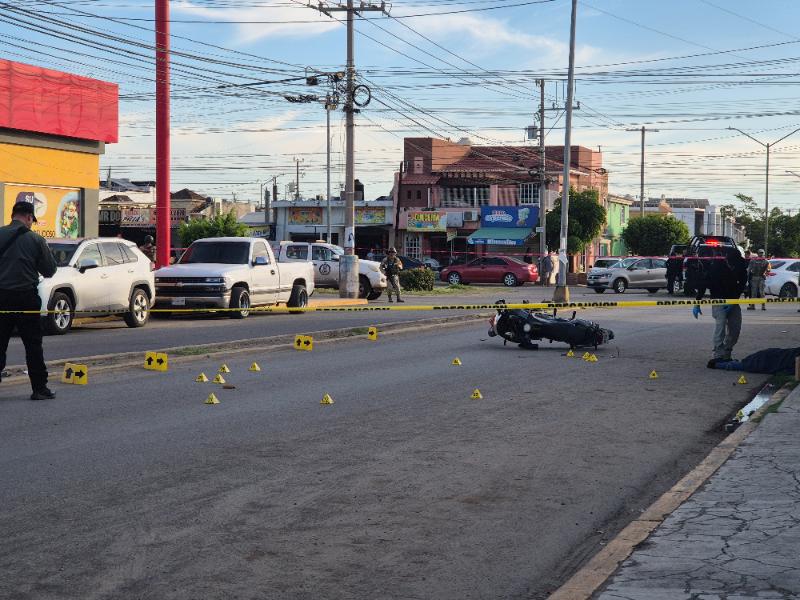 Asesinan a una mujer a bordo de una motocicleta en Mazatlán