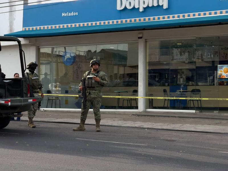Asesinan a una mujer dentro de una heladería en Culiacán