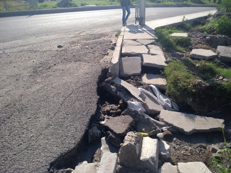 Asfalto en Ciudad del sol en malas condiciones