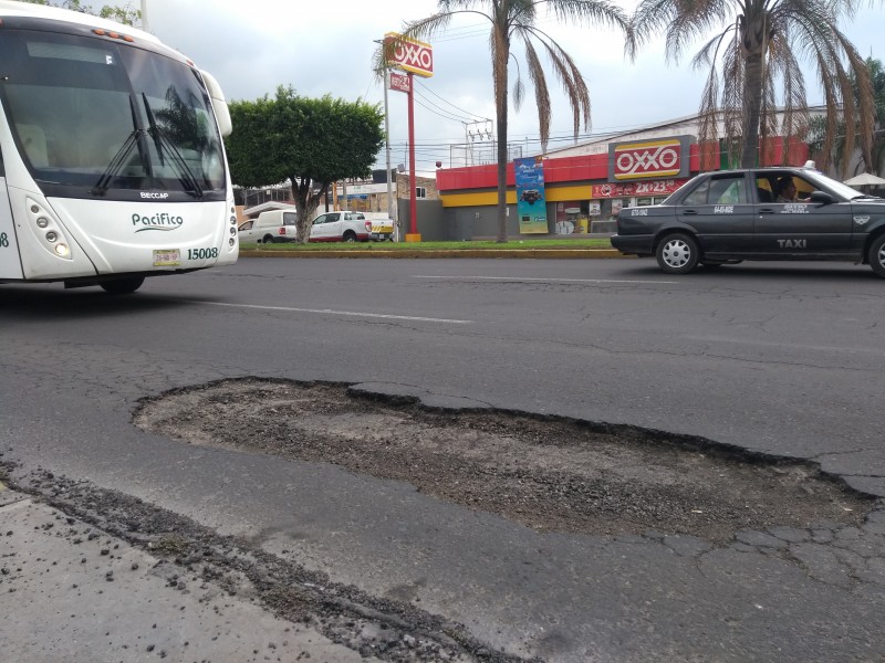 Así lucen los primeros baches por las lluvias