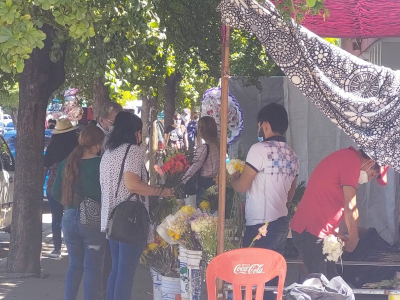 Así se vive el Día de Muertos en Culiacán