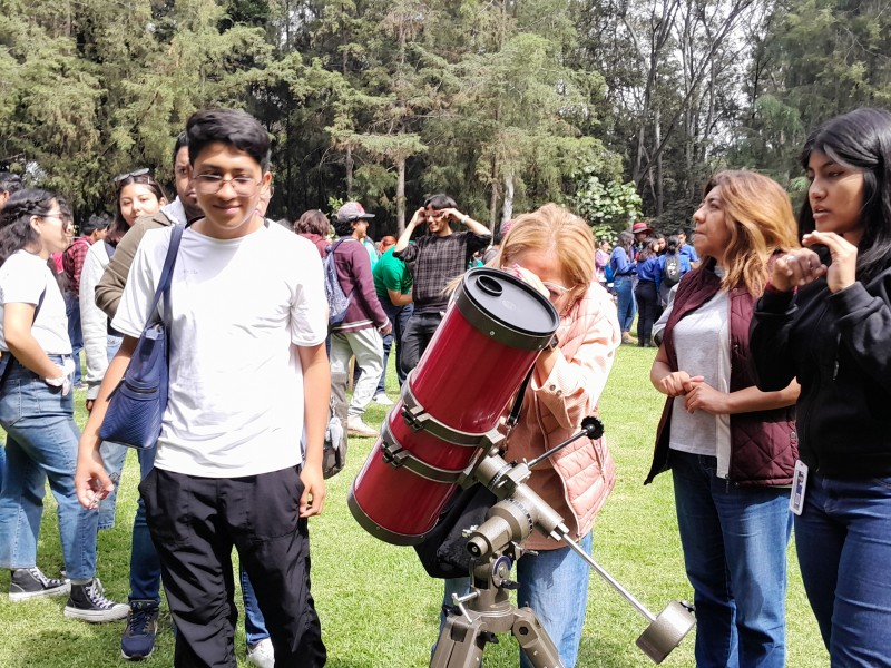 Así se vivió eclipse solar en Puebla desde el INAOE