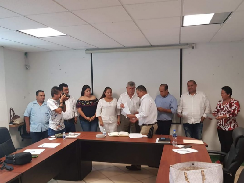 Asignan comisiones en cabildo de Petatlán