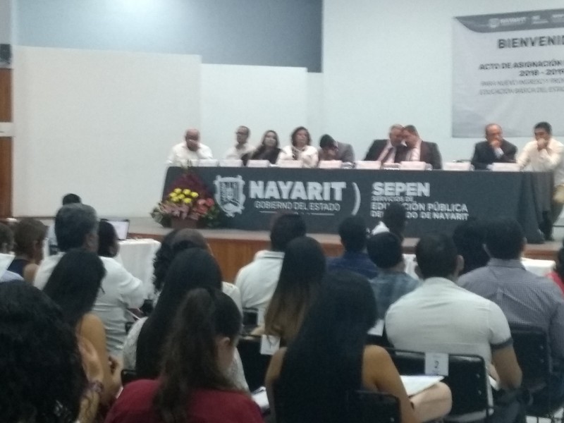 Asignan plazas a maestros en Nayarit