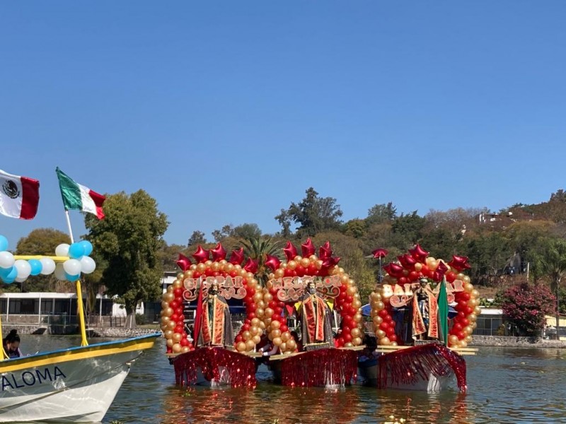 Con alta afluencia realizan recorrido de Reyes Magos en Cajititlán