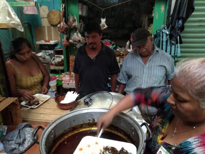 Asociación Civil, apoya a comerciantes con comidas