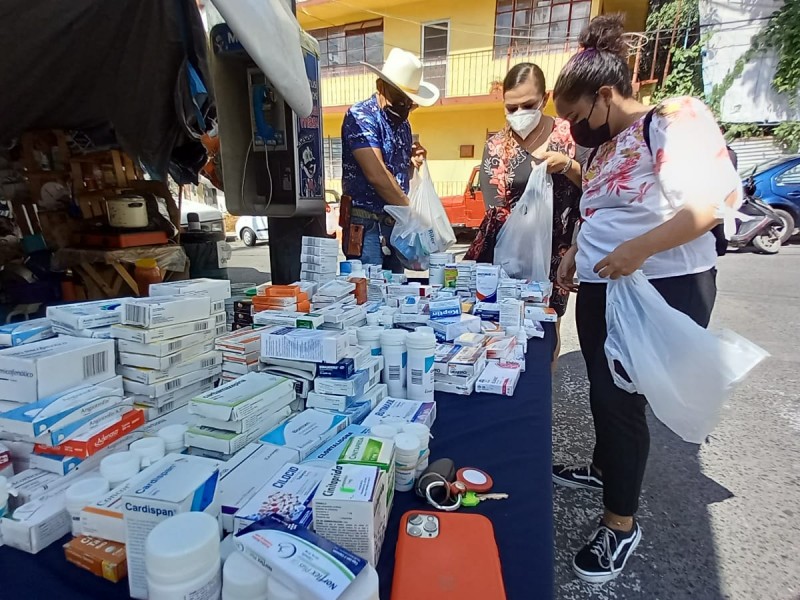 Asociación Civil de Tuxpan instala mesa de medicamentos